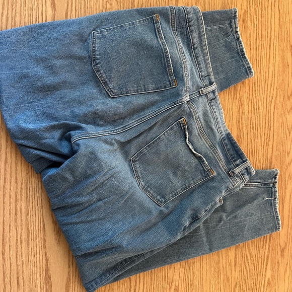 Abercrombie Curve Love High Rise Mom Jeans - Picture 5 of 6